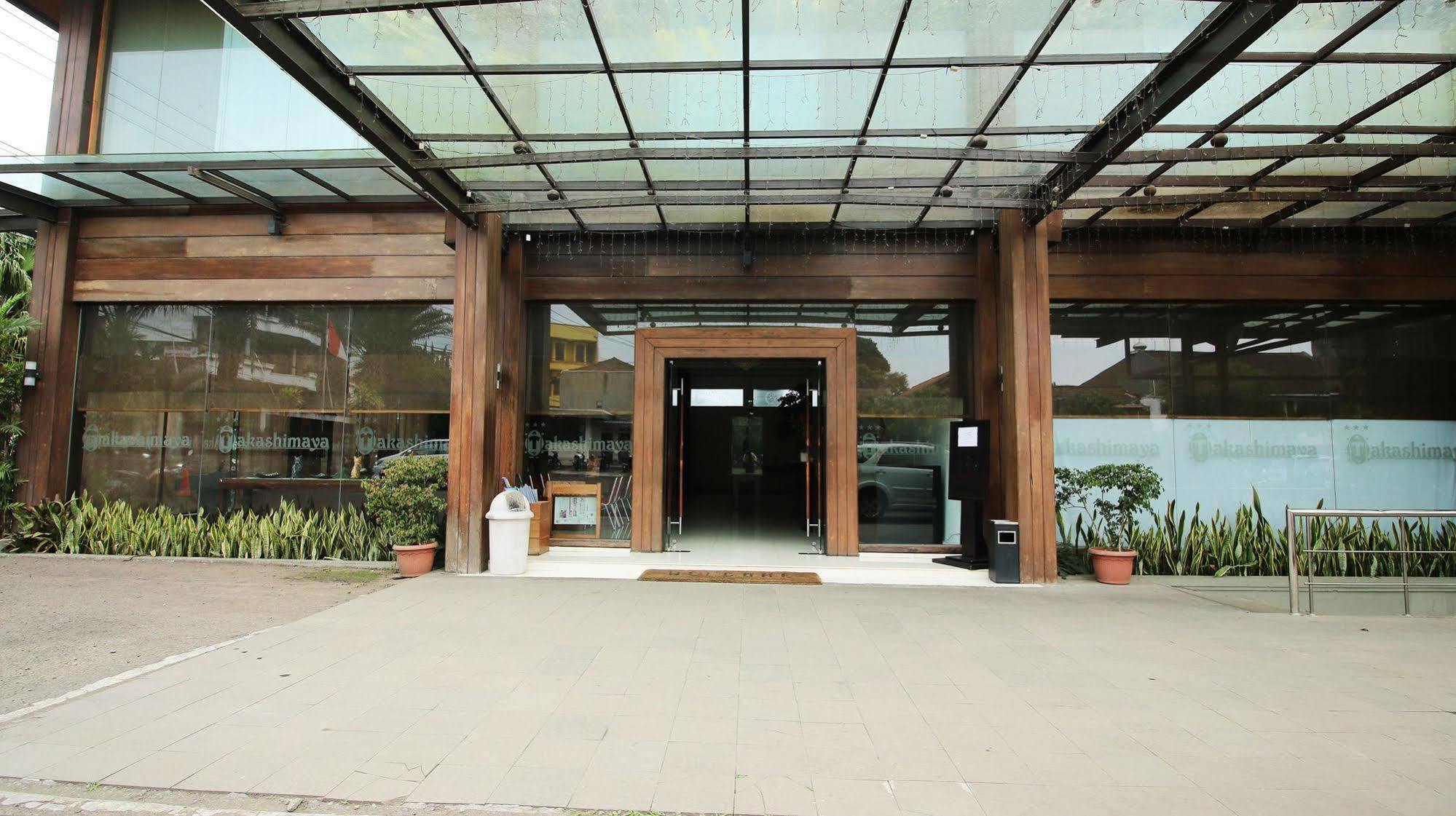 Zen Rooms Grand Hotel เล็มบัง ภายนอก รูปภาพ