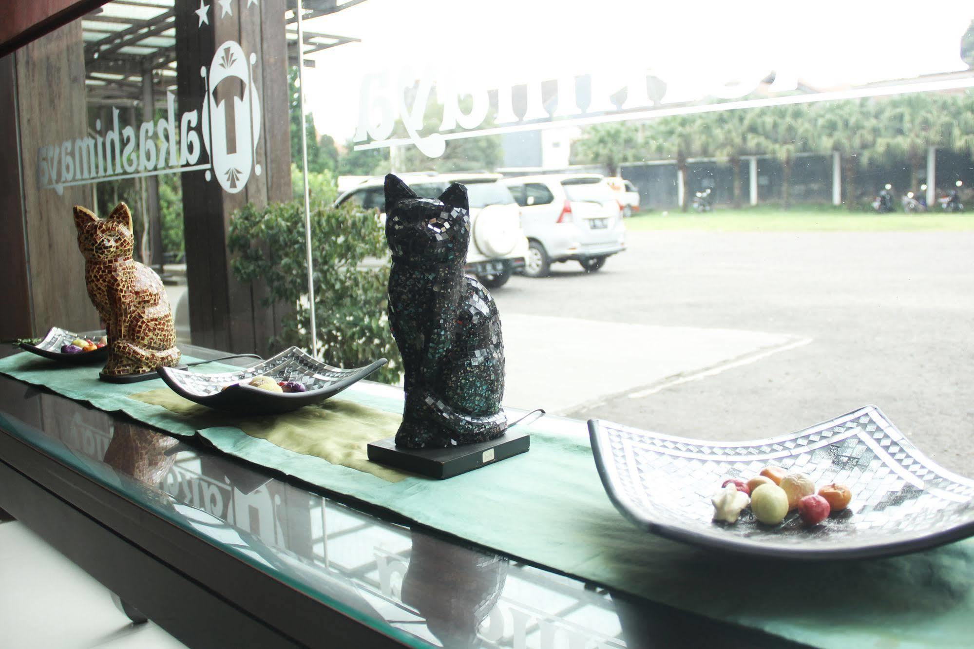 Zen Rooms Grand Hotel เล็มบัง ภายนอก รูปภาพ
