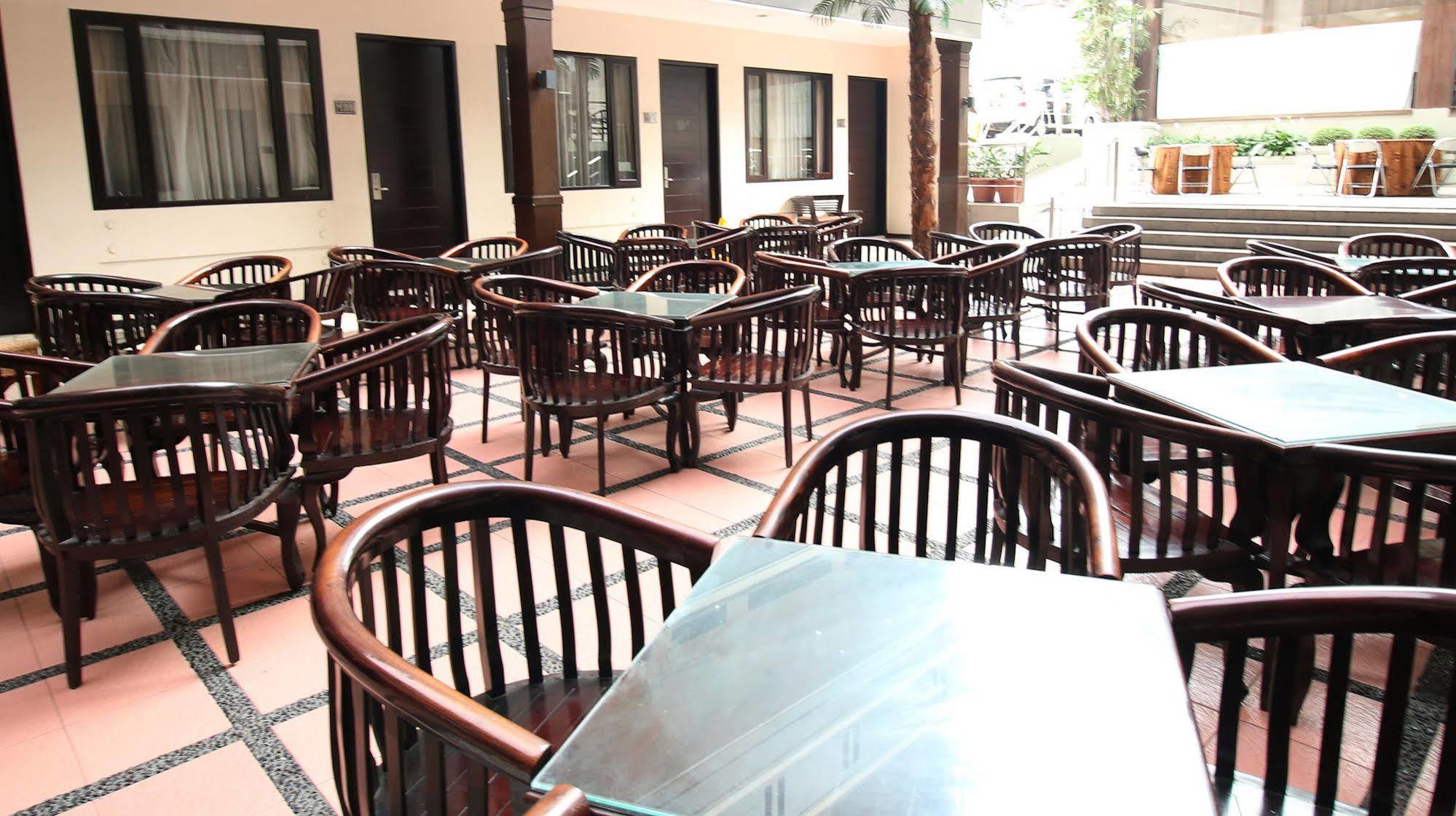 Zen Rooms Grand Hotel เล็มบัง ภายนอก รูปภาพ