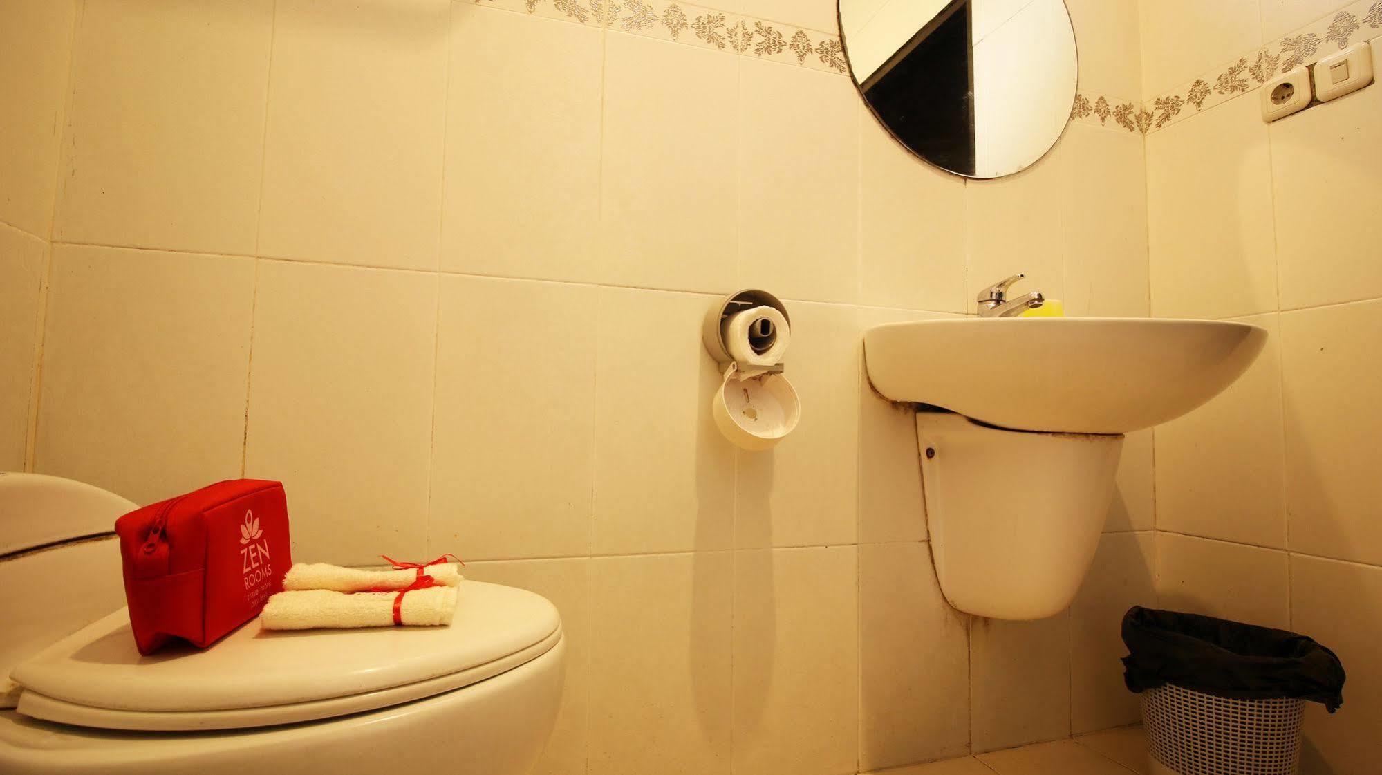Zen Rooms Grand Hotel เล็มบัง ภายนอก รูปภาพ