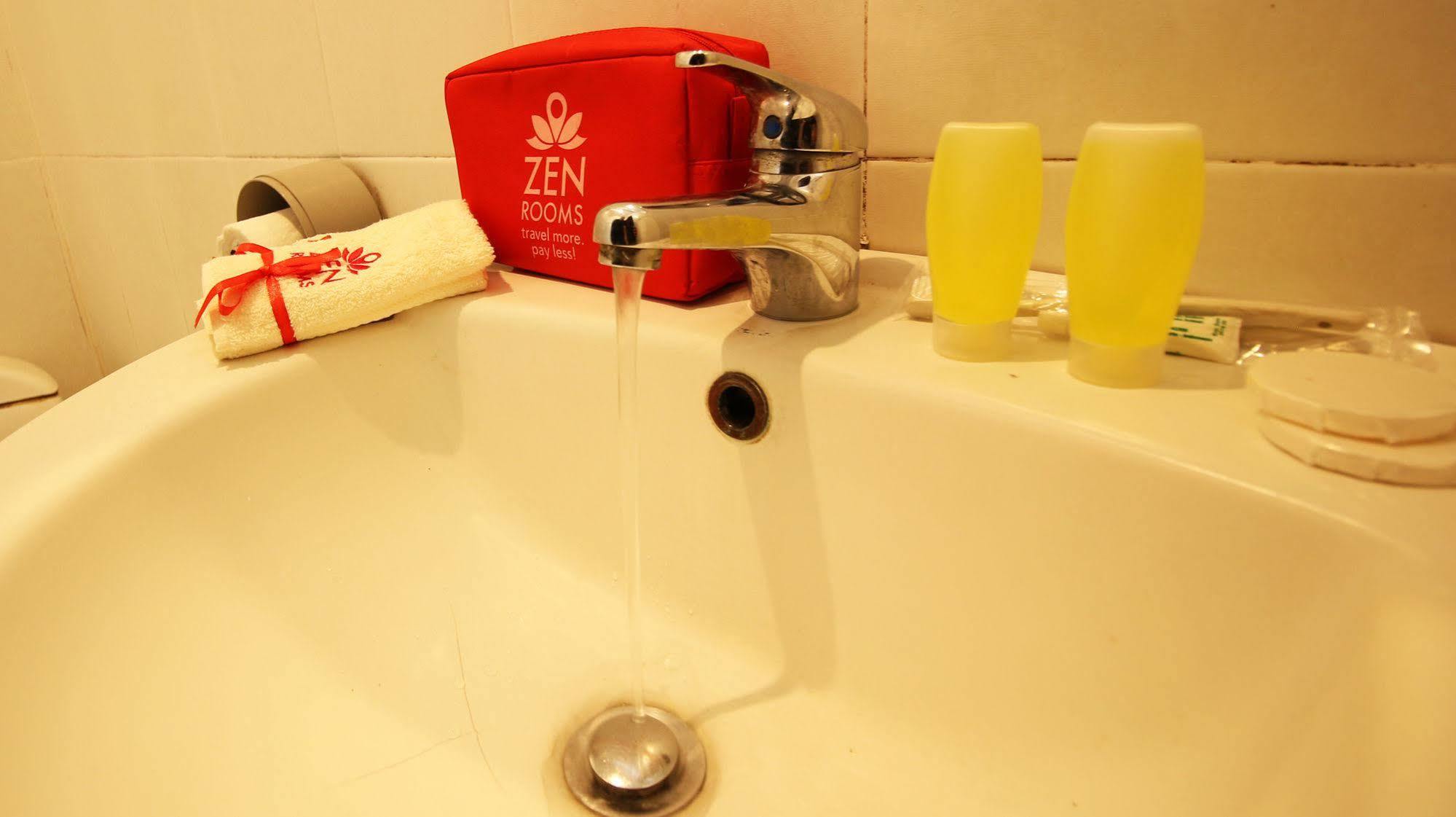 Zen Rooms Grand Hotel เล็มบัง ภายนอก รูปภาพ