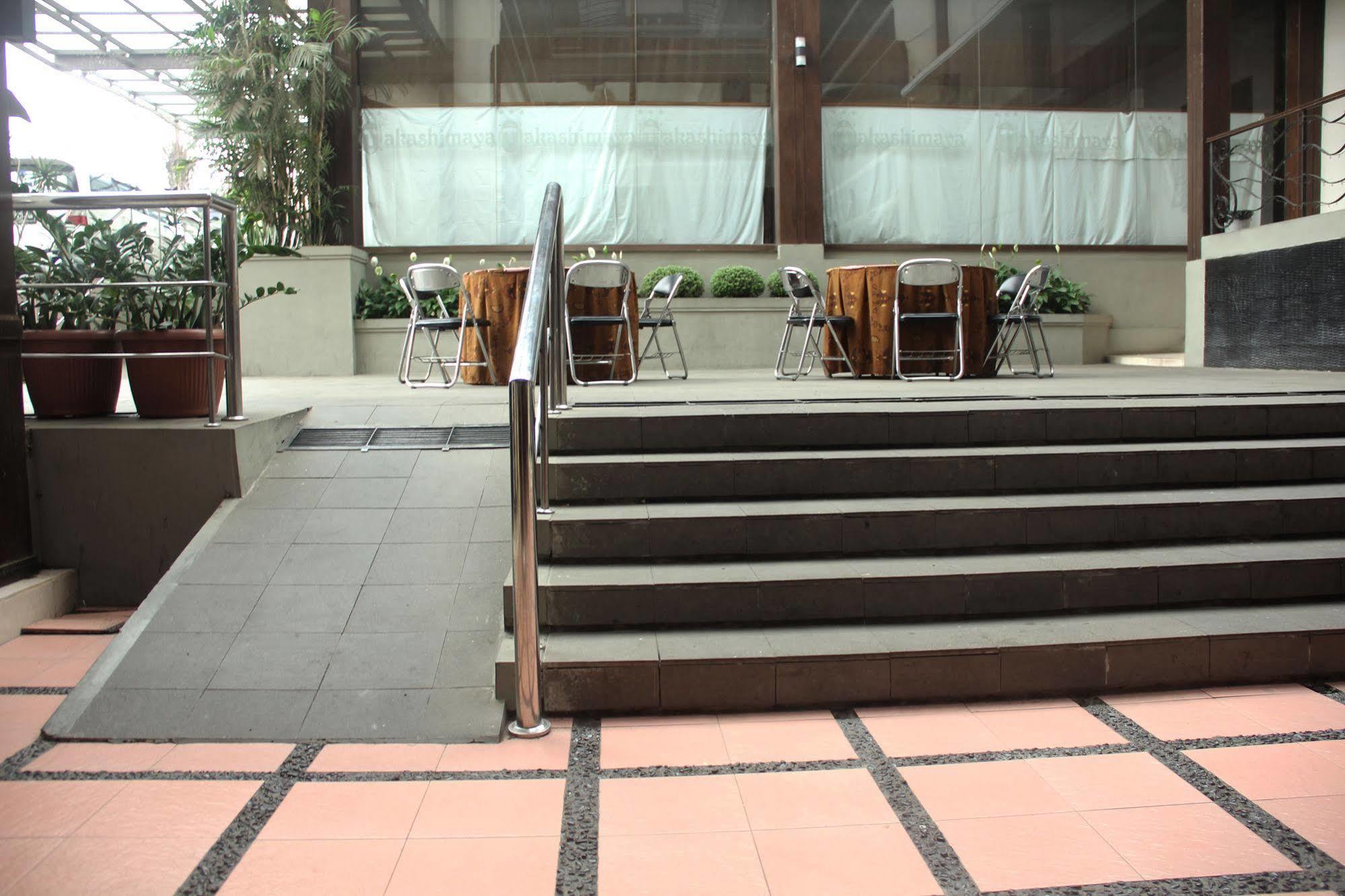 Zen Rooms Grand Hotel เล็มบัง ภายนอก รูปภาพ