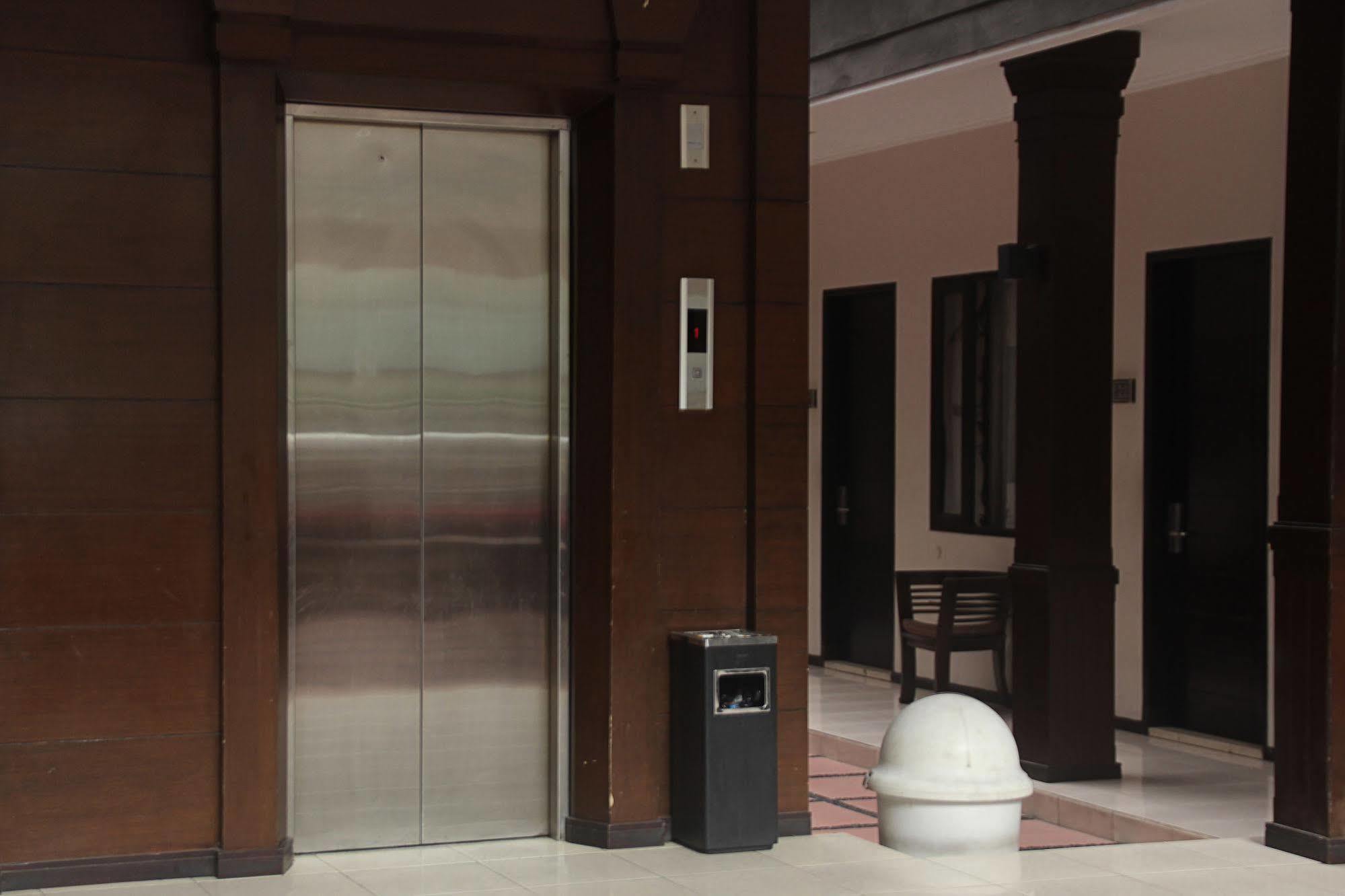 Zen Rooms Grand Hotel เล็มบัง ภายนอก รูปภาพ